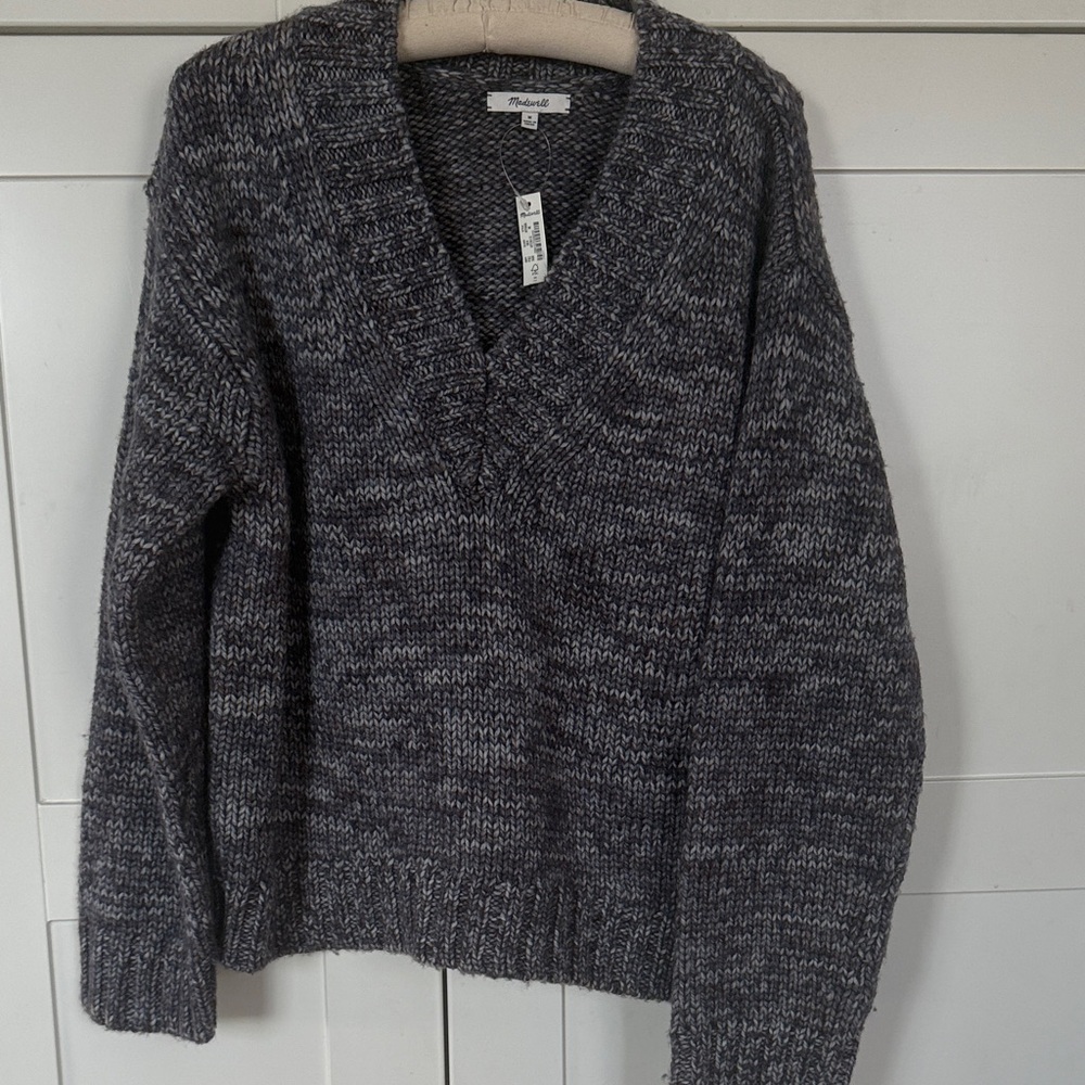 Madewell womens  Charcoal V-Neck Sweater  100 wool   Made with recycled cashmere
